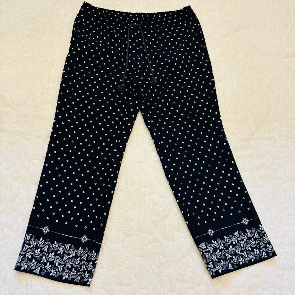 LOFT Black Cropped Pants with White Diamond & Border Print